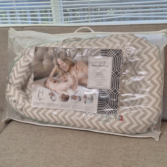 Doc A Tot Deluxe Plus White Gray Chevron - Picture 1 of 5